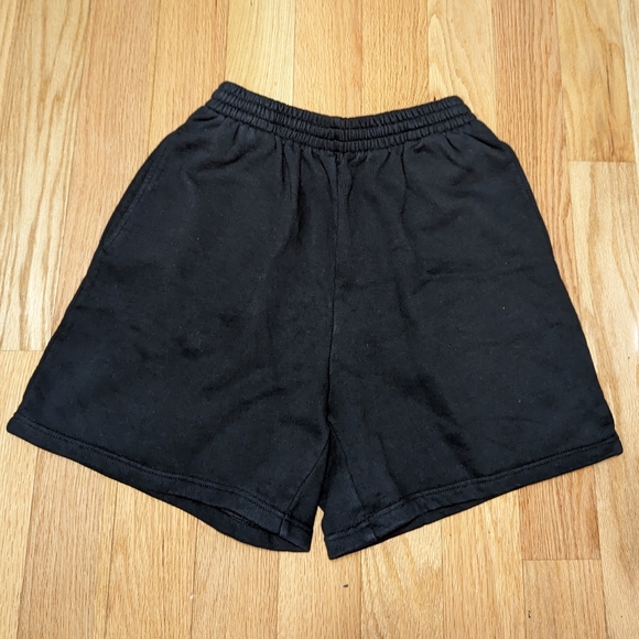 NWT SKIMS BOYFRIEND FLEECE SHORT IN ONYX - Picture 6 of 7